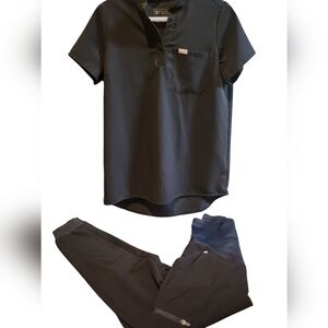 Figs Maternity Women's Black Scrub Top and Jogger Set